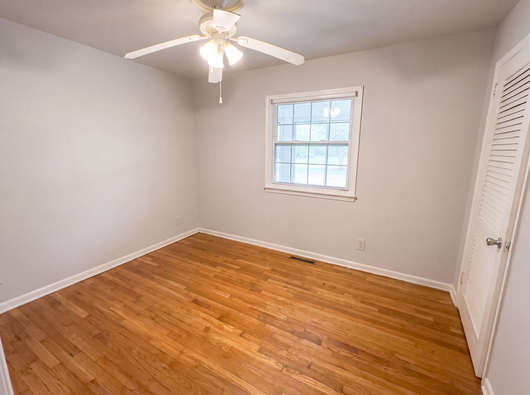 Photo 4 of 18 of 4307 Greenwood Dr, Portsmouth, VA