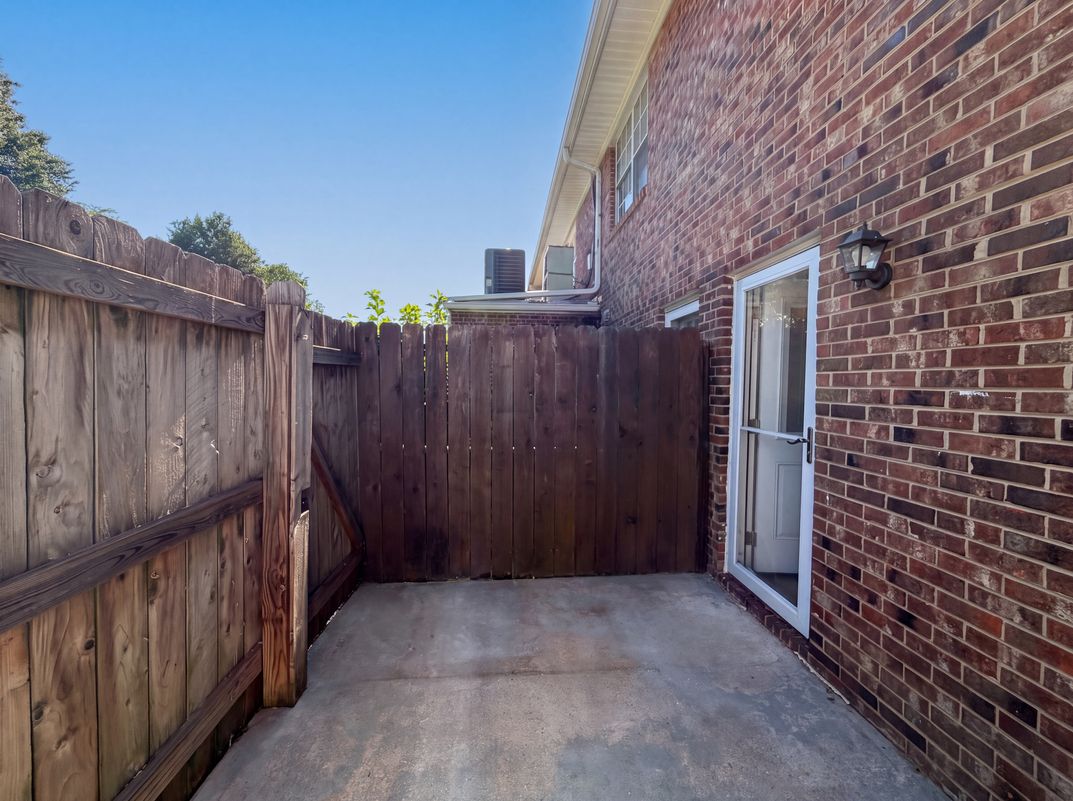 Photo 17 of 20 of 1311 W Meadowview Rd, Greensboro, NC