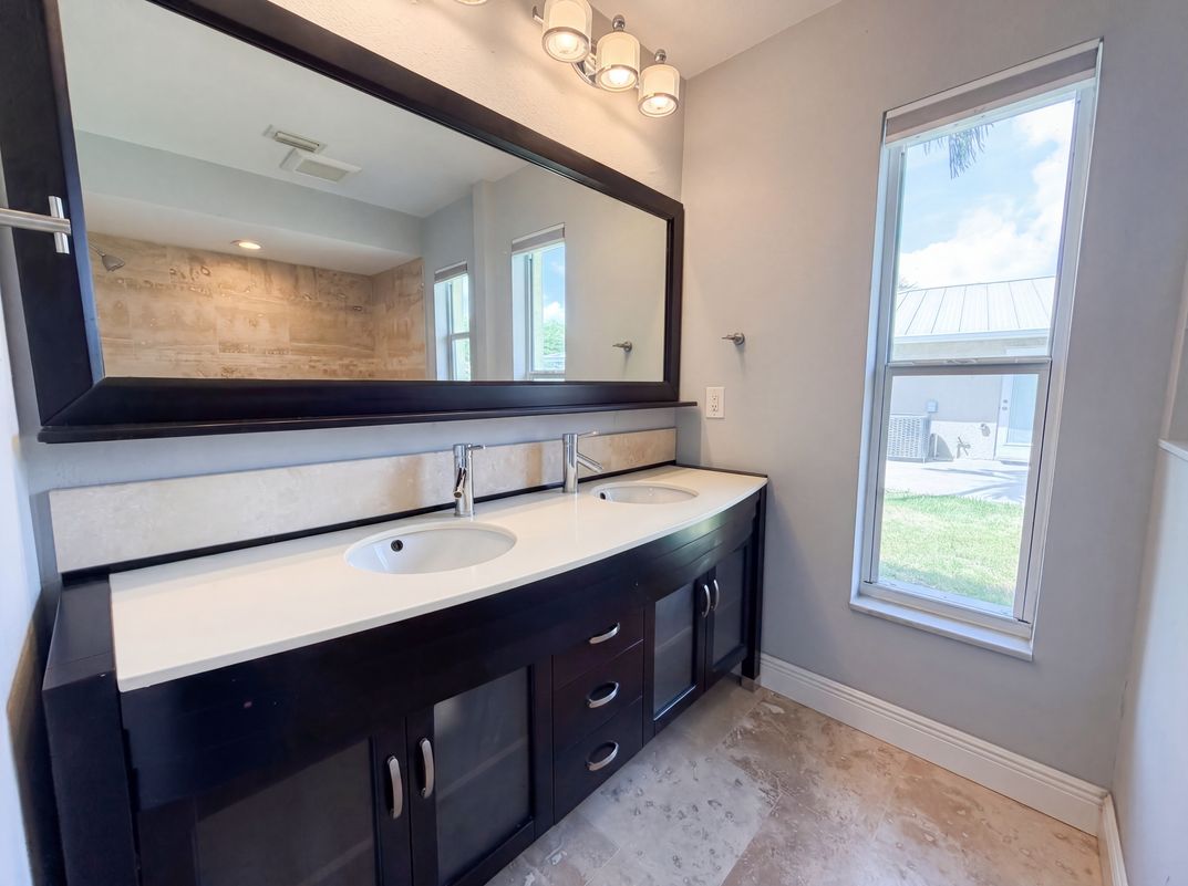 Photo 20 of 33 of 5644 Eichen Cir W, Fort Myers, FL