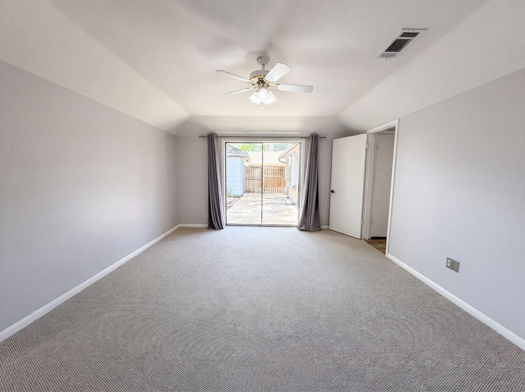Photo 4 of 20 of 10327 Sweetwood Dr, Houston, TX