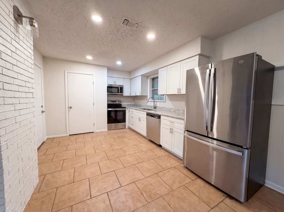 Photo 6 of 18 of 437 Denison Dr, Pottsboro, TX