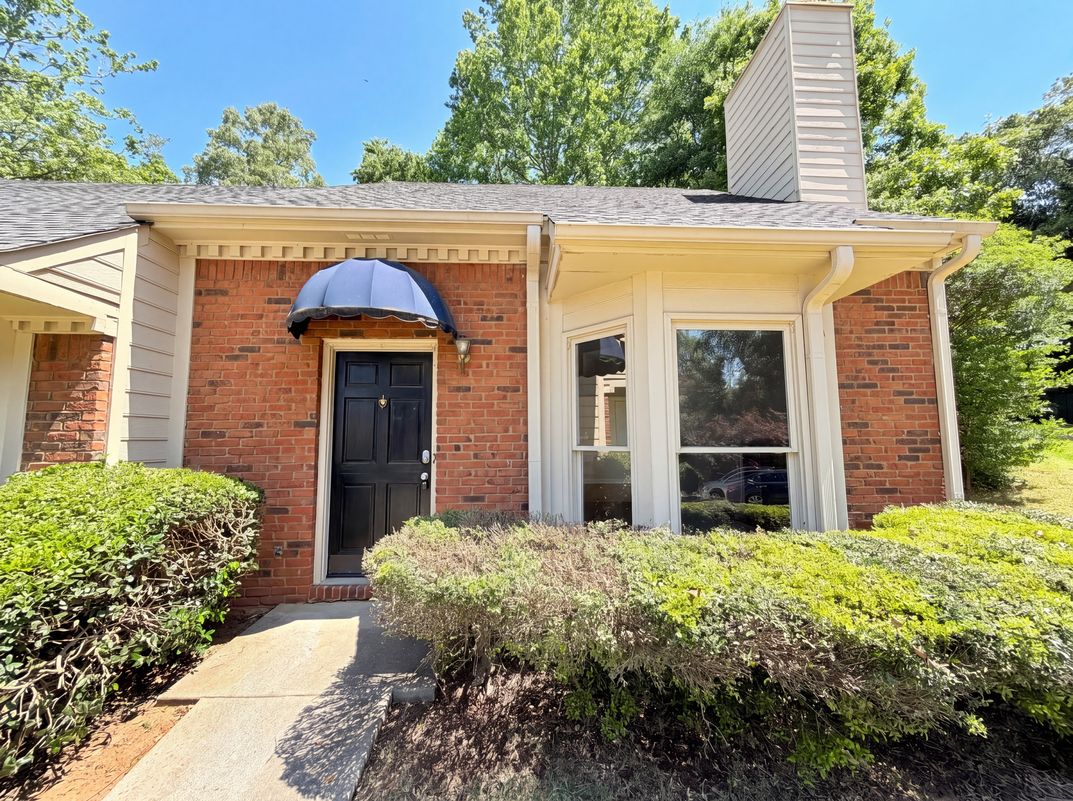 Property photo 1 of 1150 Magnolia Way SE