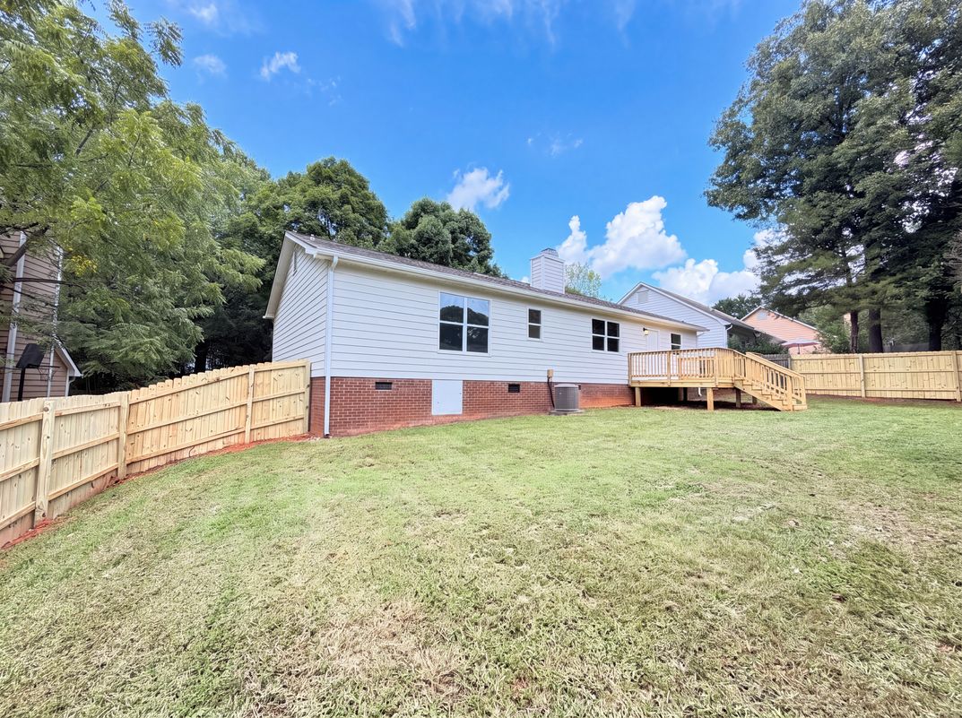 Photo 16 of 18 of 8822 Hunter Green Ln, Charlotte, NC