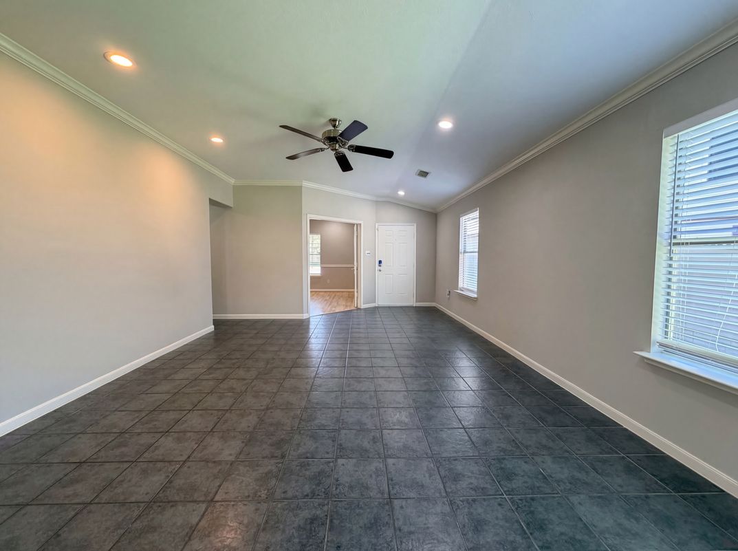 Photo 12 of 19 of 19822 Rippling Brook Ln, Tomball, TX