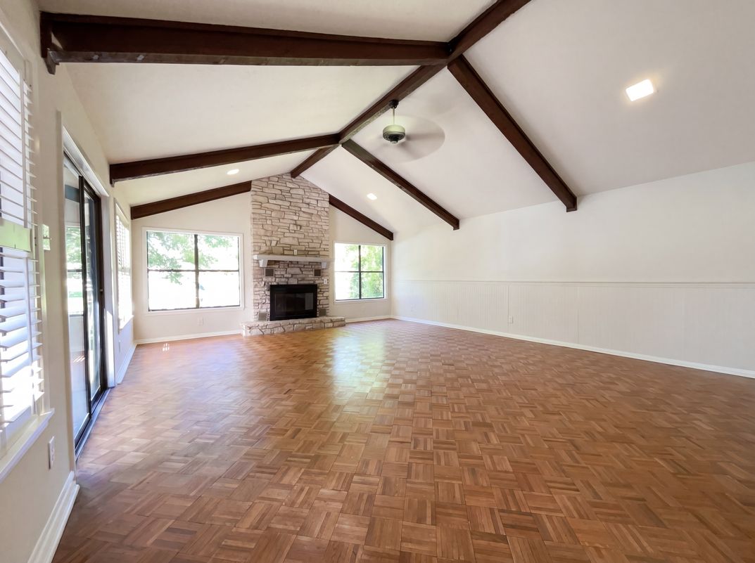Photo 3 of 21 of 241 Greenbriar Dr, Livingston, TX