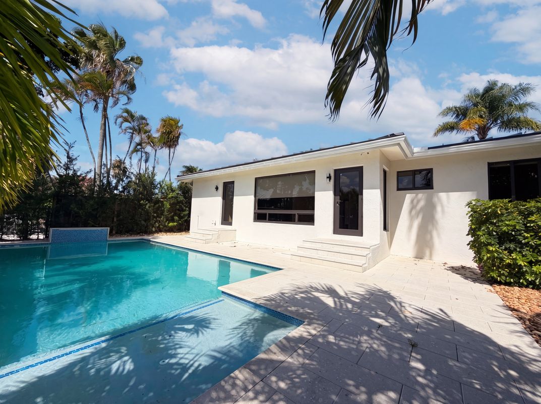 Photo 5 of 17 of 1717 NE 20th Ave, Fort Lauderdale, FL