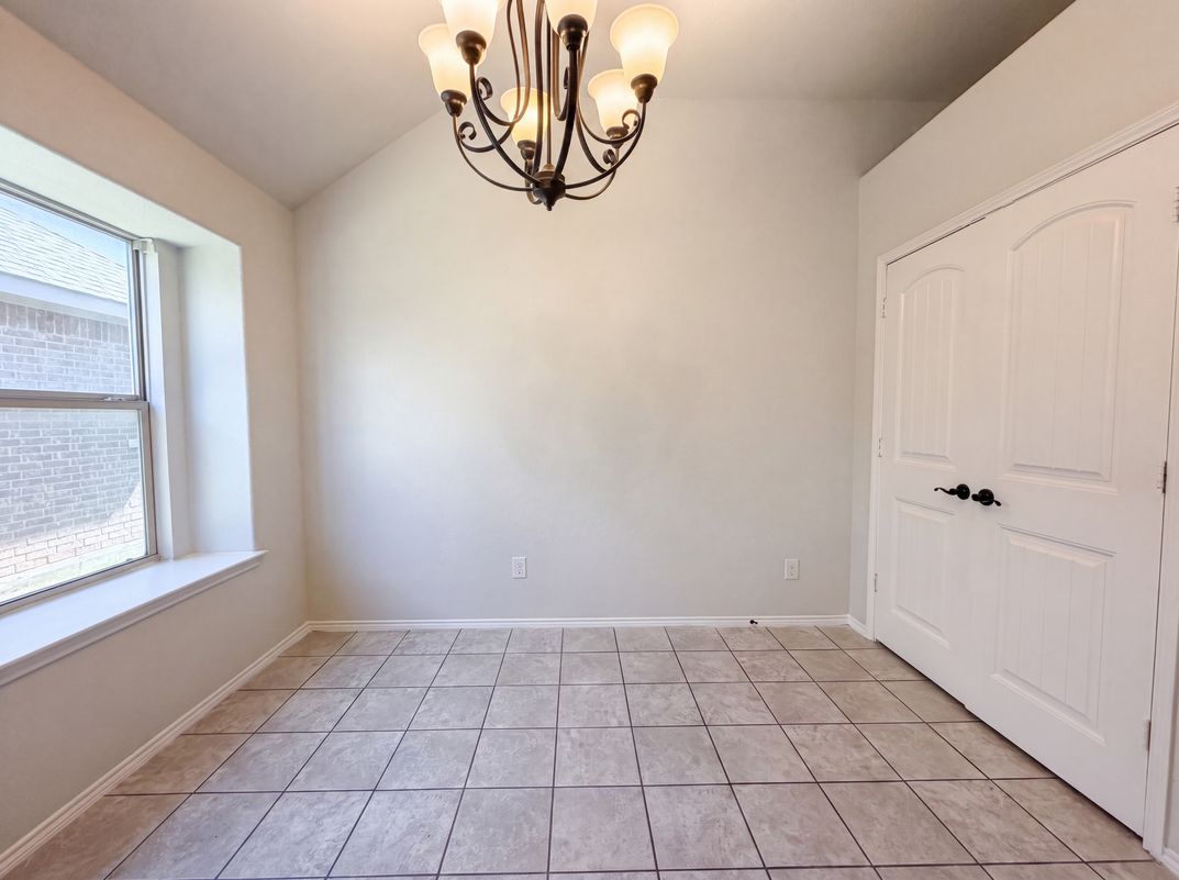 Photo 8 of 21 of 11920 Hassop Ln, Burleson, TX