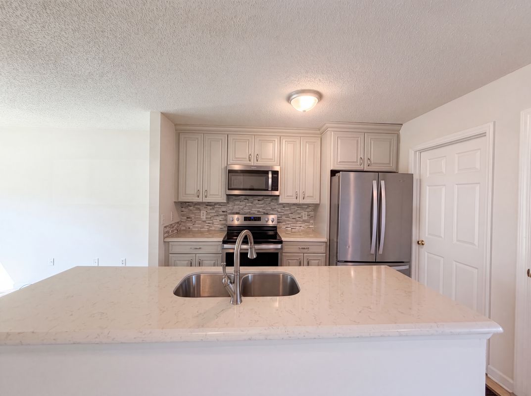 Photo 7 of 22 of 889 Salem Pointe Ln, Winston Salem, NC