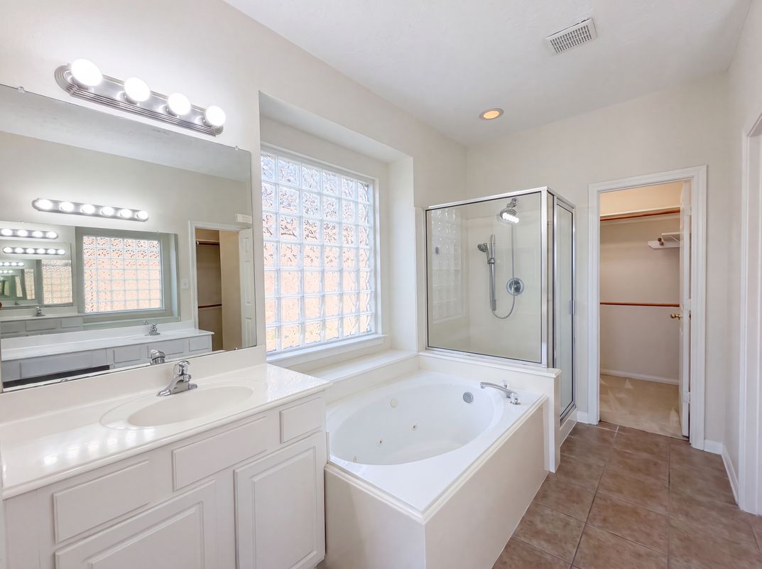 Photo 12 of 22 of 7914 Ingle Oak Dr, Houston, TX
