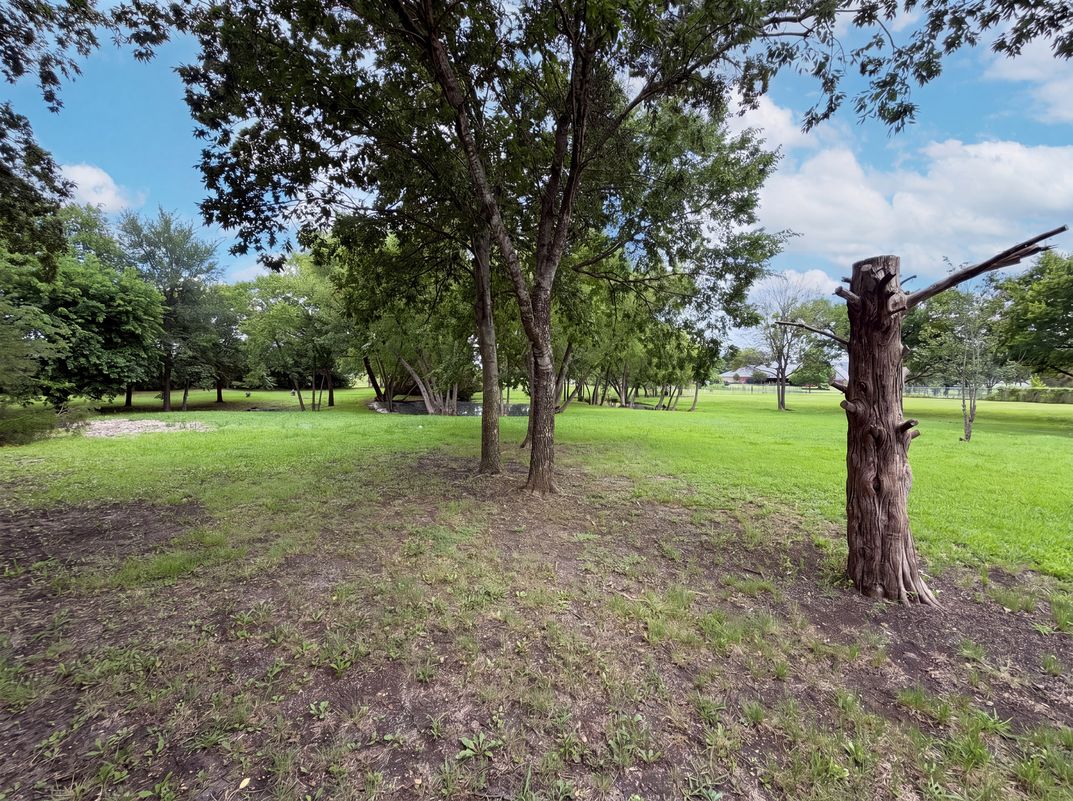 Photo 32 of 33 of 1908 Fairway Ln, Royse City, TX