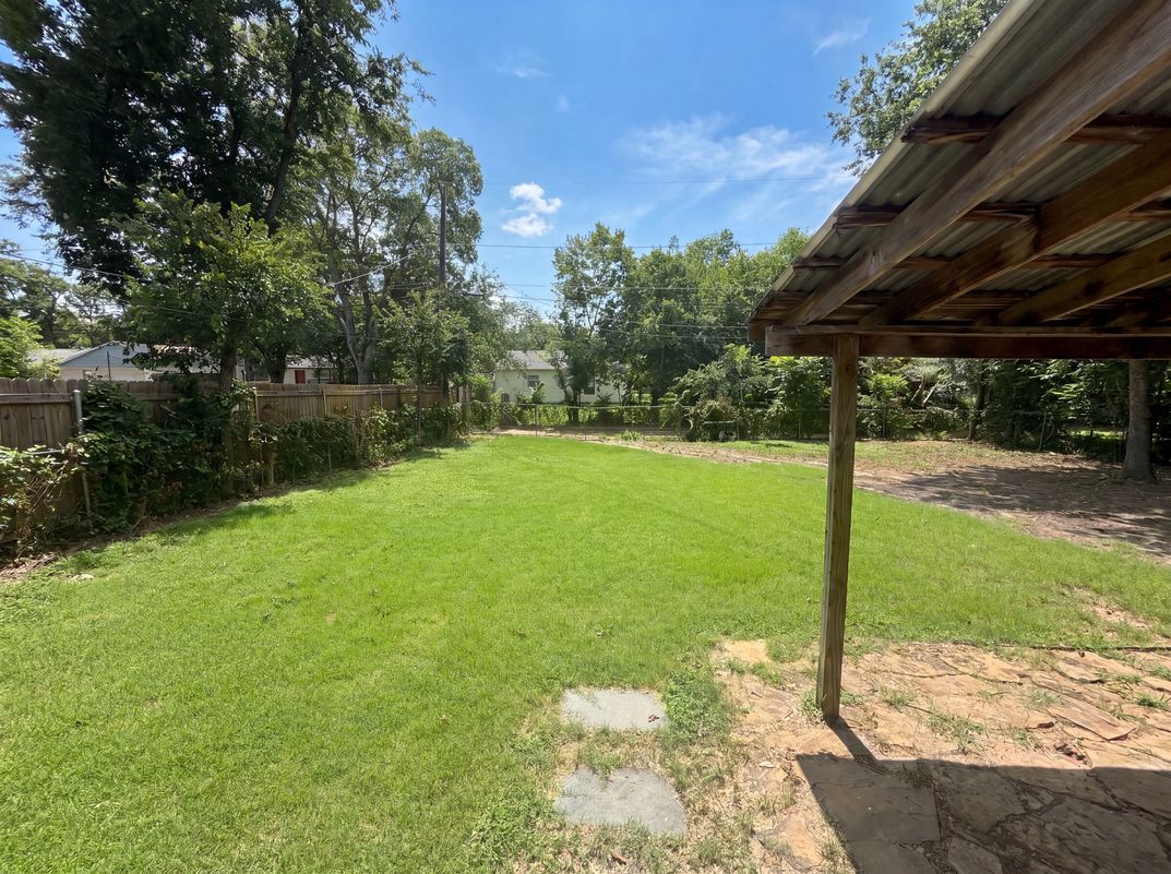 Photo 15 of 17 of 11216 Barbarosa Dr, Dallas, TX