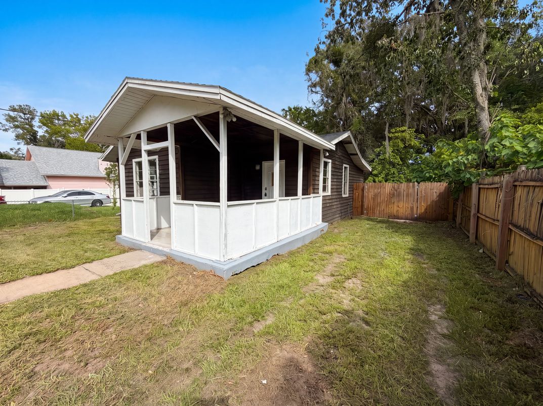 Photo 2 of 21 of 1340 Ottawa Ave, Jacksonville, FL