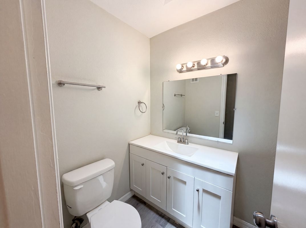 Photo 16 of 26 of 333 E Chelsea St, Deland, FL