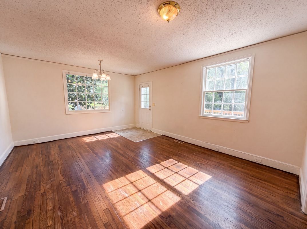 Photo 8 of 17 of 1901 Glenwood Rd, Columbia, SC