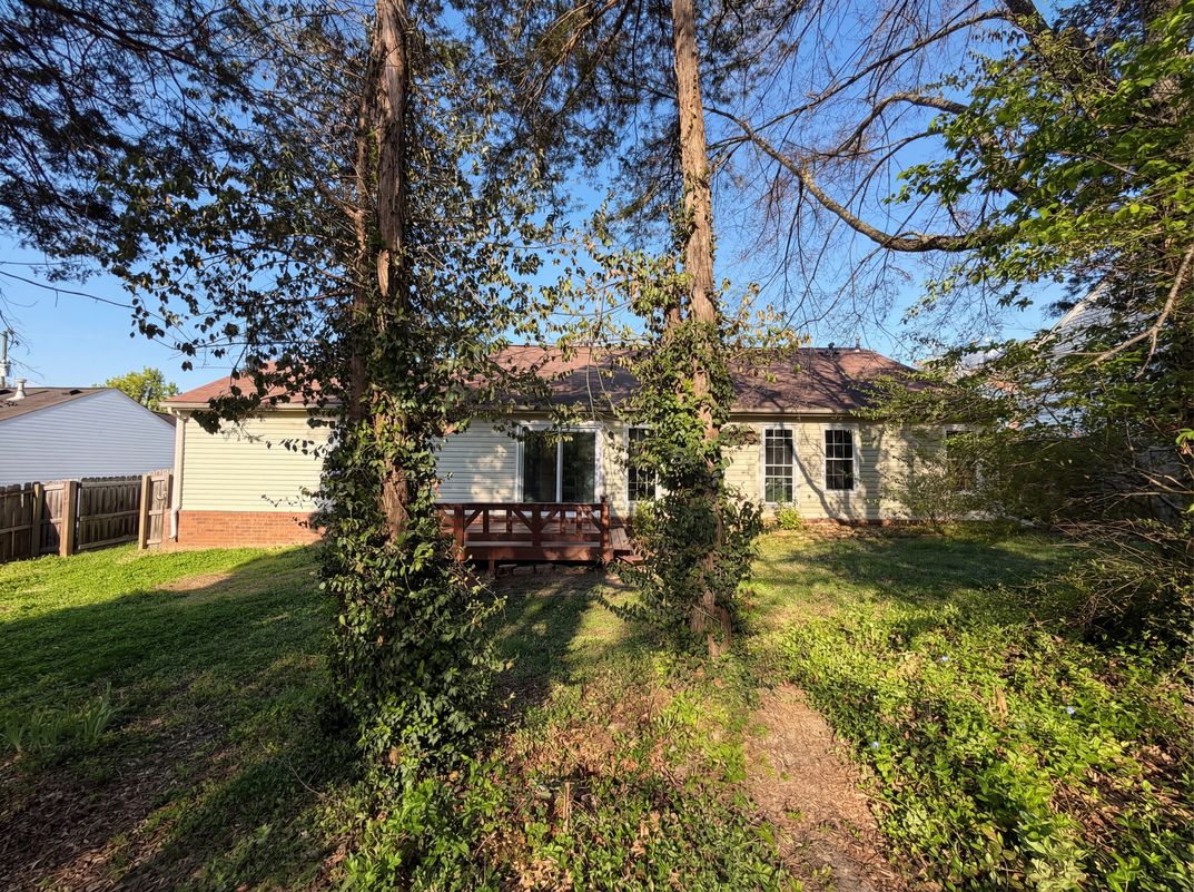 Photo 17 of 18 of 2416 Bayview Dr, Nashville, TN