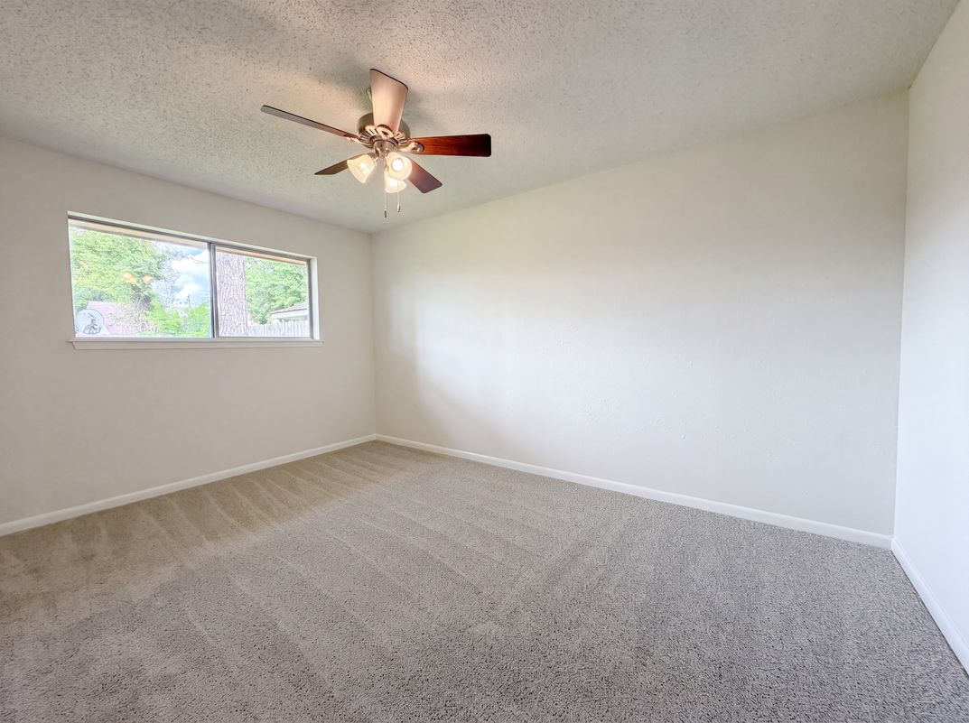 Photo 10 of 17 of 8 Sunnybrook St, Angleton, TX