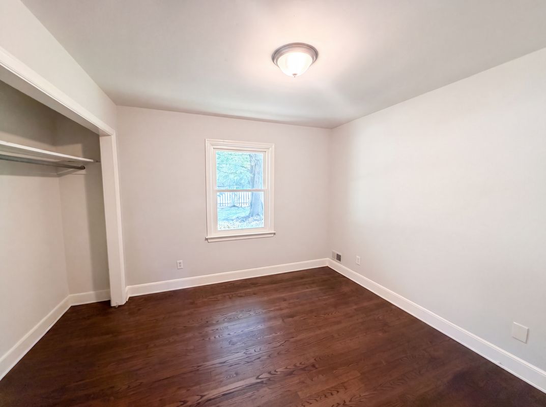Photo 4 of 23 of 927 Greenlawn Dr, Columbia, SC
