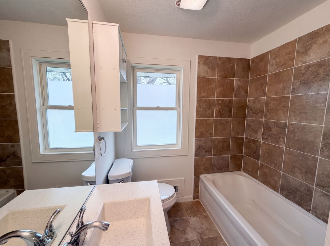 Photo 10 of 27 of 6319 Perry Ave N, Brooklyn Center, MN