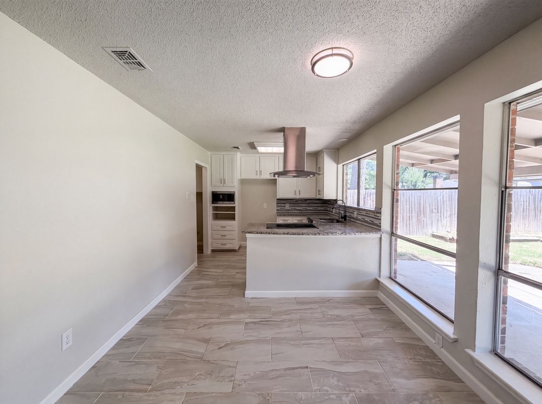 Photo 9 of 25 of 2136 Mountainview Dr, Hurst, TX