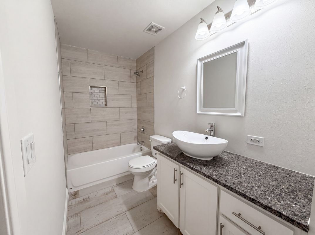 Photo 13 of 20 of 709 W Hull St, Denison, TX
