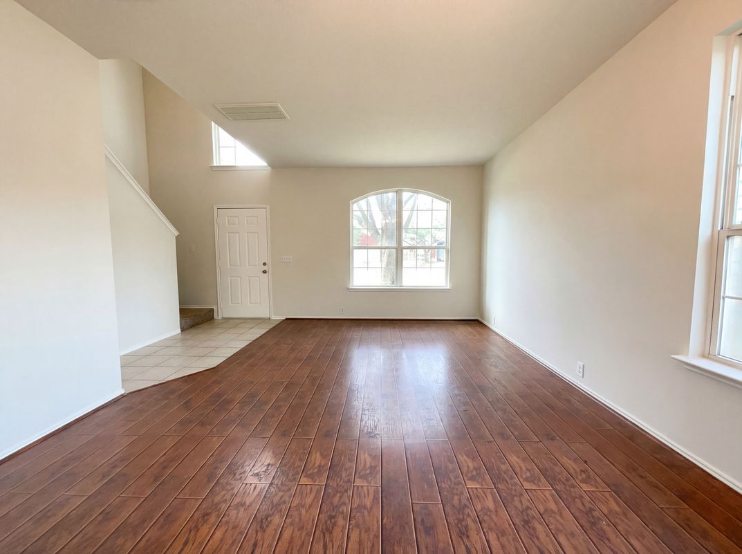 Photo 9 of 22 of 11919 Leaf Oak Dr, Houston, TX