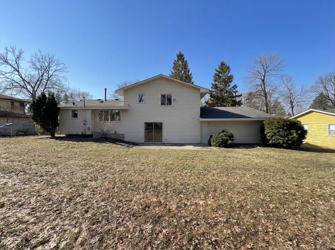 Photo 5 of 25 of 3480 Milton St N, Shoreview, MN