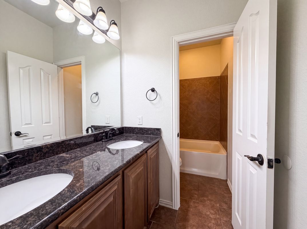 Photo 17 of 22 of 830 Graham Dr, Burleson, TX