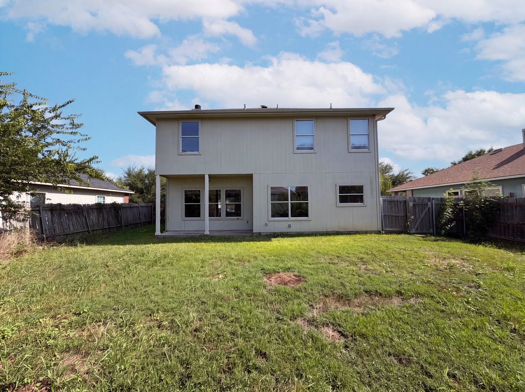 Photo 5 of 20 of 206 Almquist St, Hutto, TX