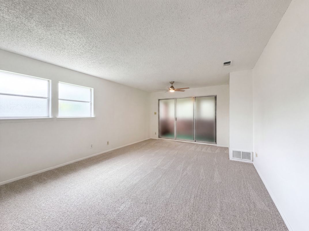 Photo 8 of 23 of 4612 Kenway Ct, Fort Worth, TX