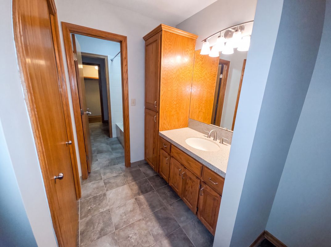 Photo 13 of 30 of 945 N Woodridge Ct, Wichita, KS