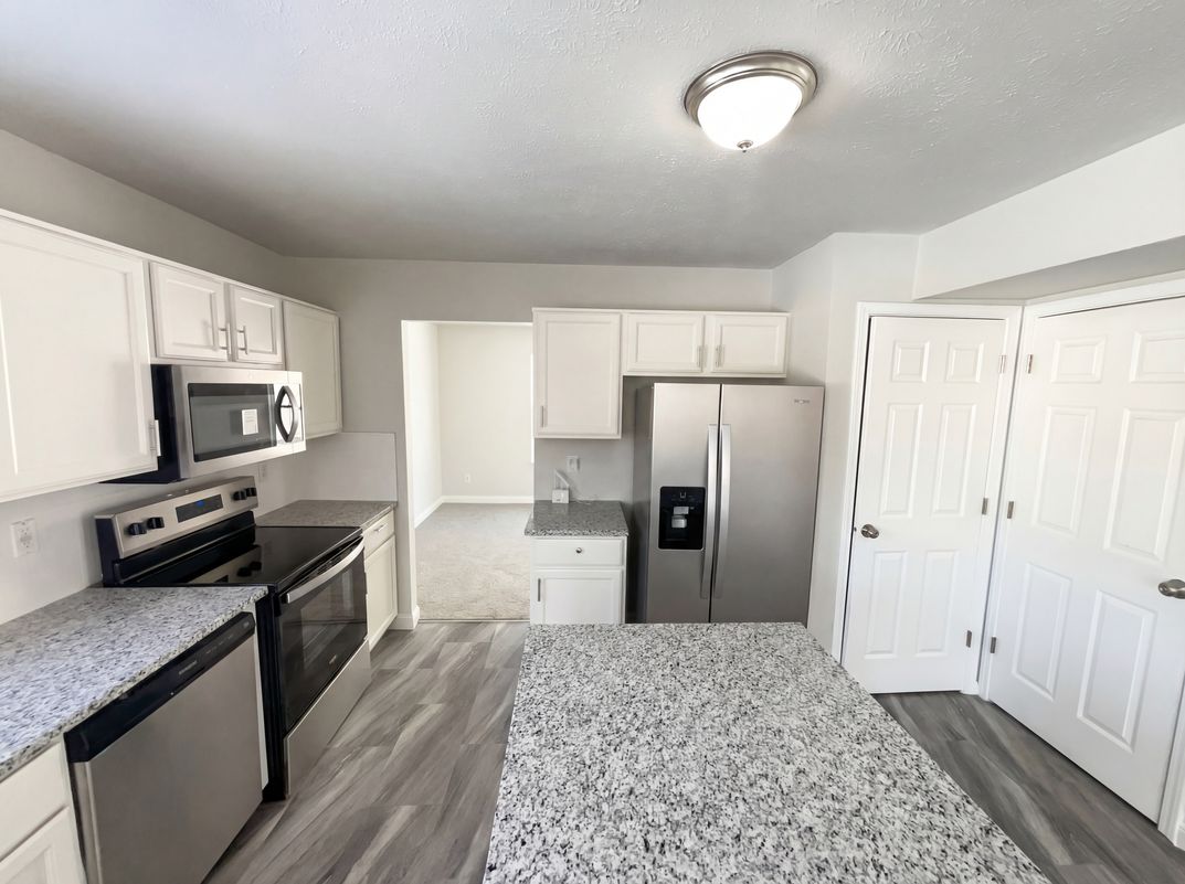 Photo 11 of 31 of 10142 Sandcherry Ln, Indianapolis, IN