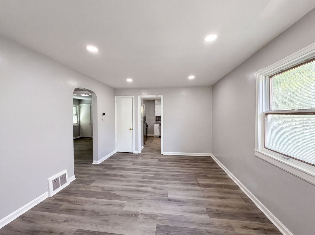 Photo 6 of 18 of 7425 Martin St, Cincinnati, OH