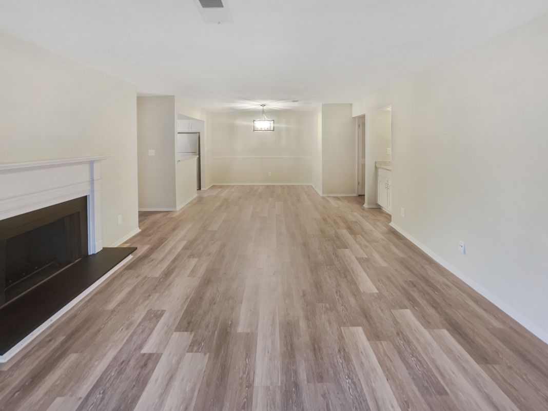 Photo 9 of 22 of 2725 Saint Augustine Trl SE, Marietta, GA
