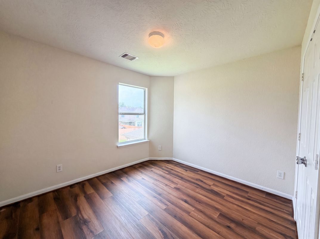 Photo 9 of 21 of 2627 Skyview Trace Ct, Houston, TX