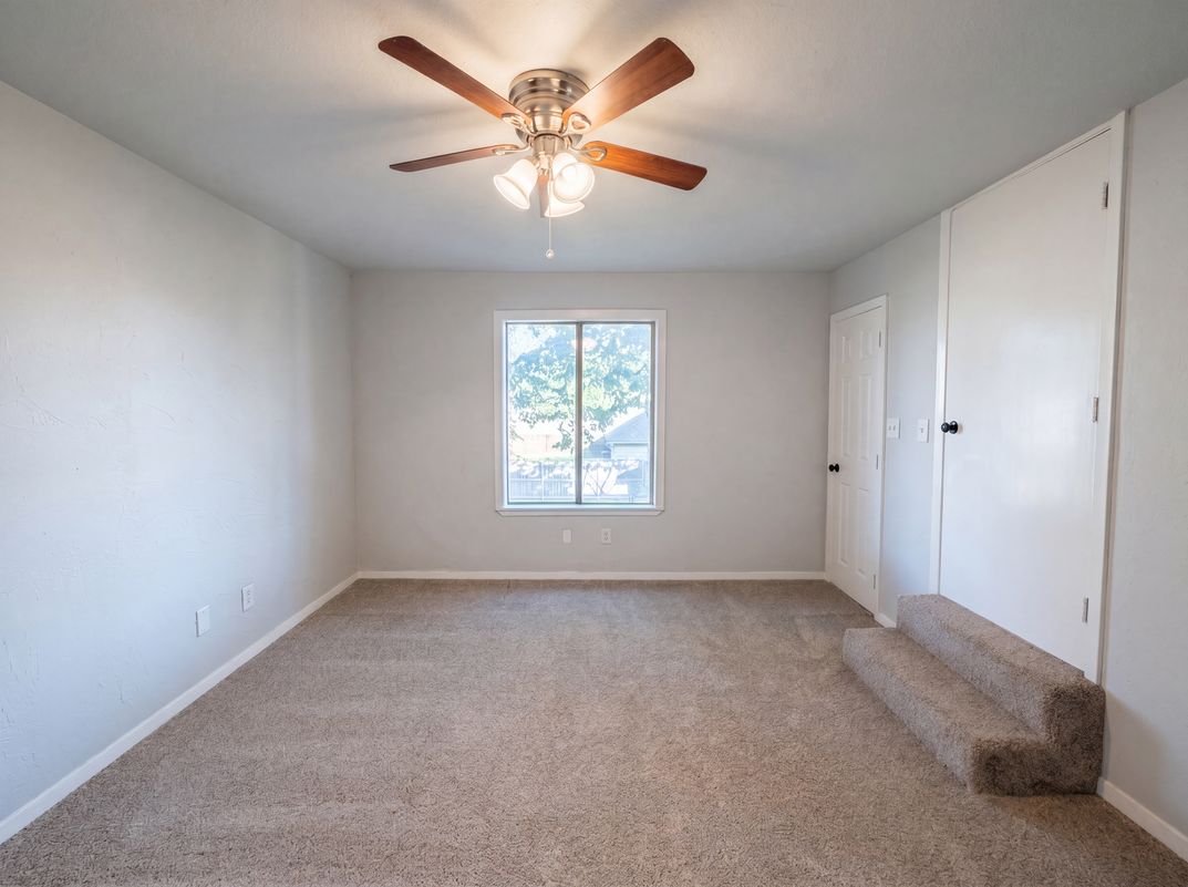 Photo 4 of 17 of 4526 S Horseshoe Trl, The Colony, TX
