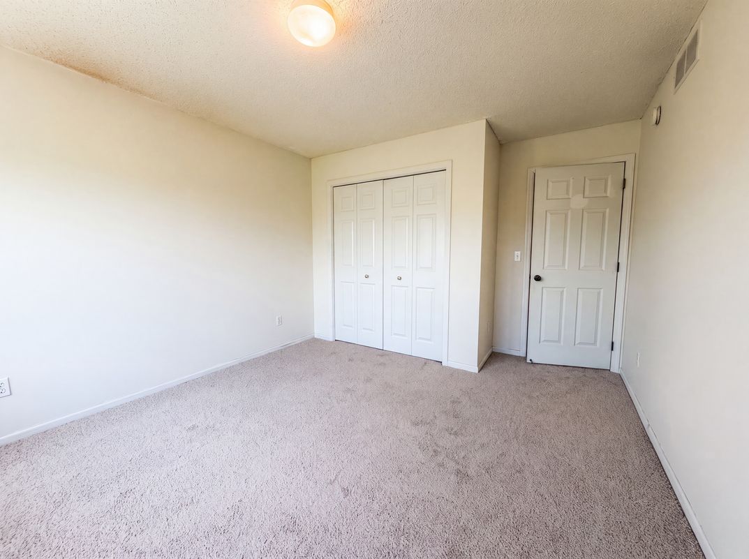 Photo 8 of 21 of 5221 Robin Ln, Farmington, MN