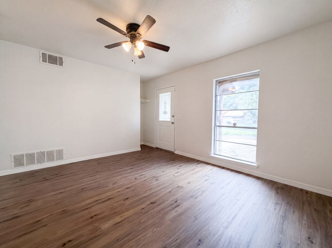 Photo 7 of 17 of 2906 Keslake St, San Antonio, TX