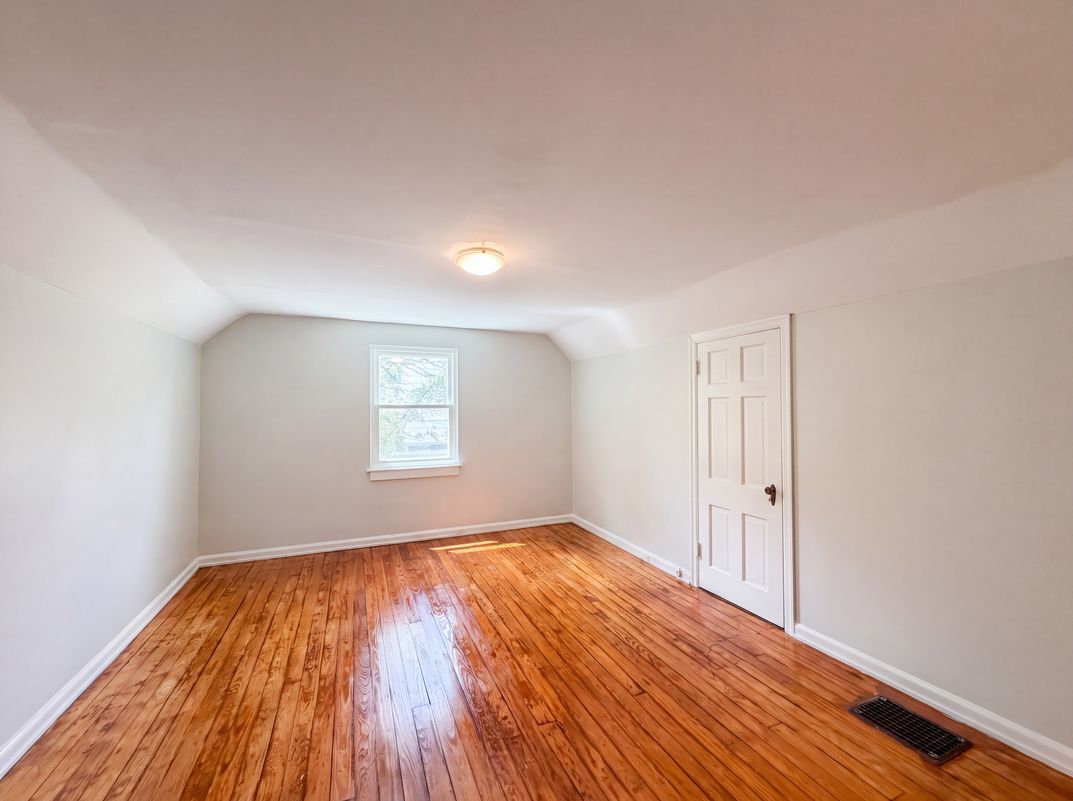 Photo 16 of 21 of 1304 Coolidge Ave, Cincinnati, OH