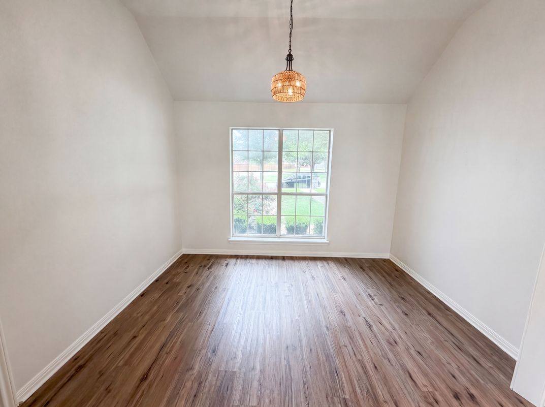 Photo 8 of 25 of 1226 Oakmanor Cir, Hewitt, TX