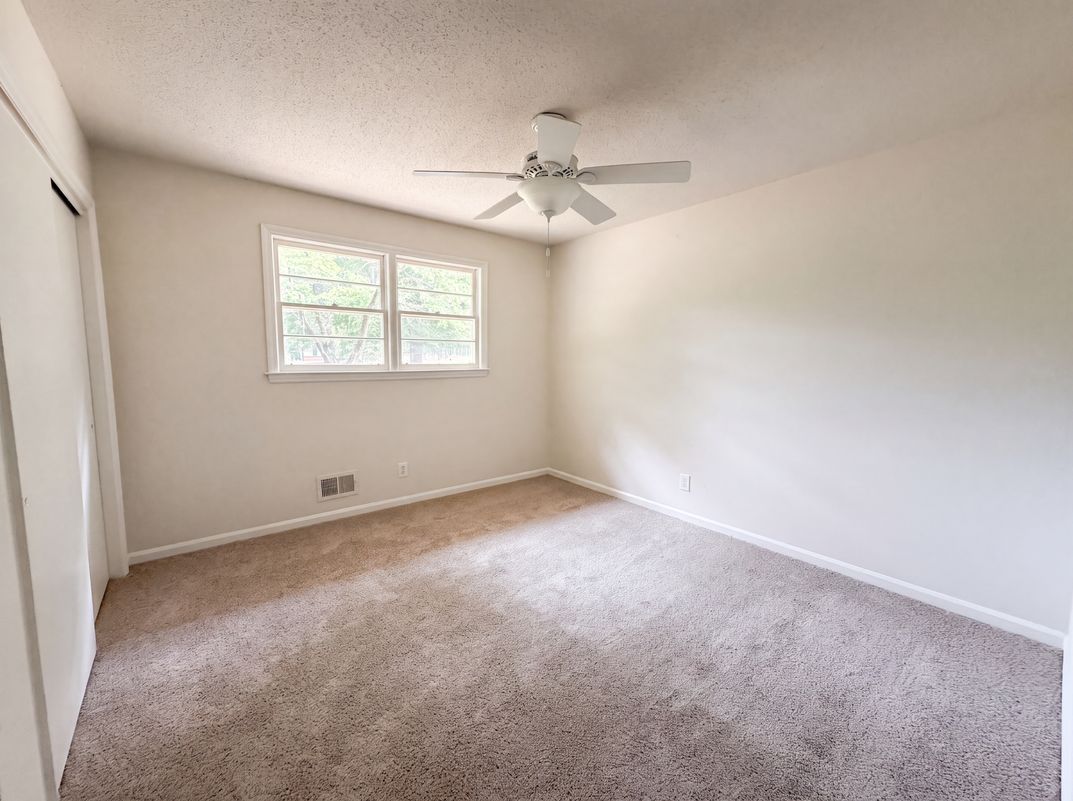 Photo 4 of 16 of 406 Lafayette Way, Camden, SC