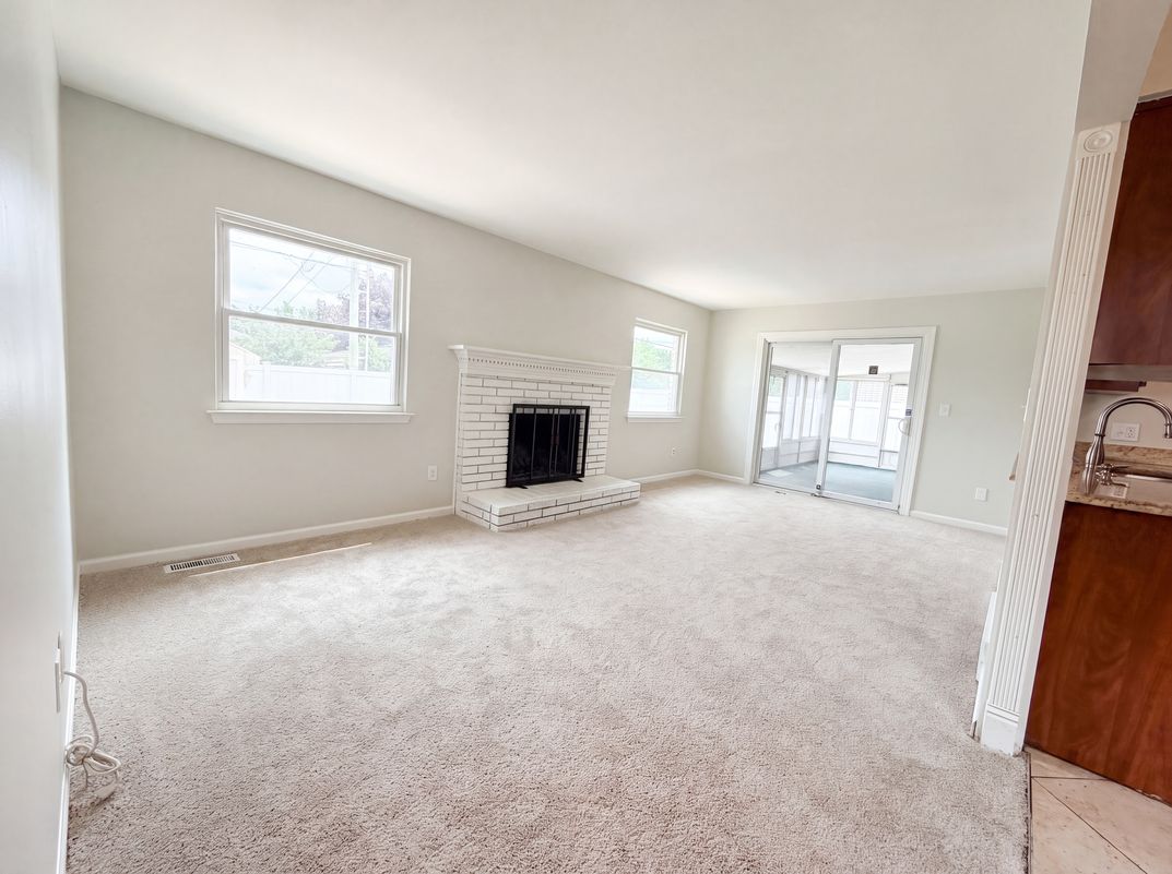 Photo 10 of 19 of 14729 Moran Rd, Allen Park, MI