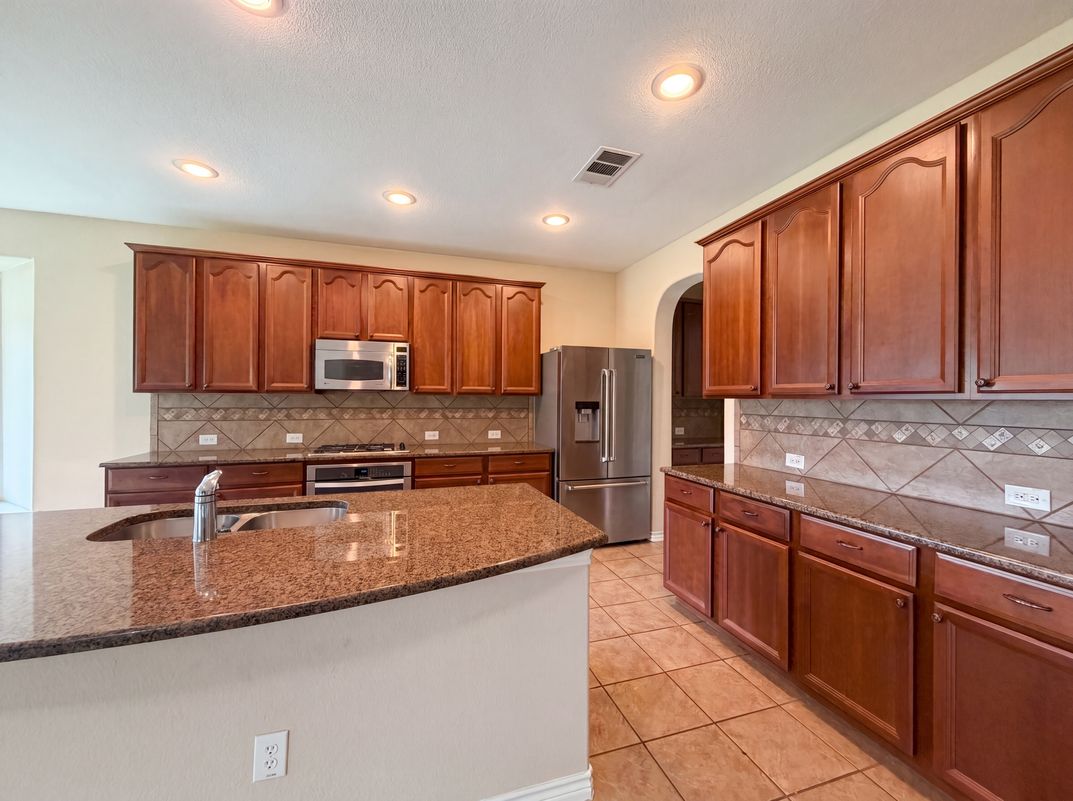 Photo 2 of 25 of 8613 Sunwood Ct, Fort Worth, TX