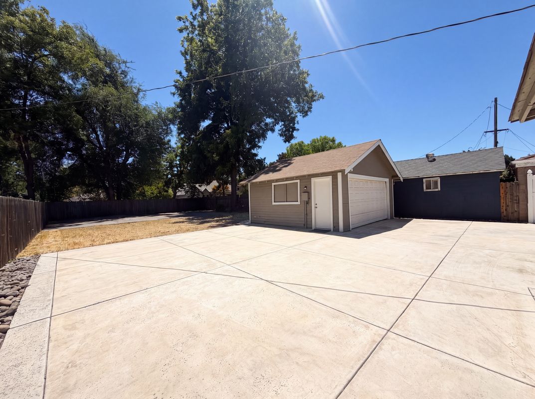 Photo 25 of 29 of 1860 W Willow St, Stockton, CA