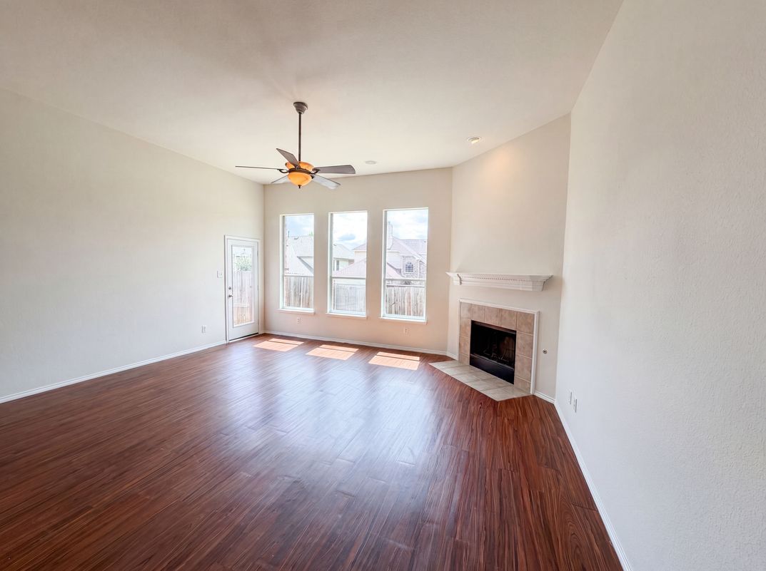 Photo 9 of 22 of 1202 McCormick St, Garland, TX