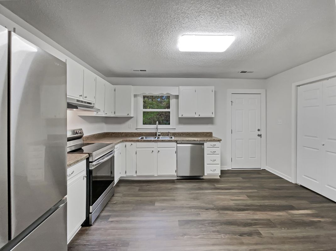 Photo 12 of 18 of 4051 Gordon Ct, Winston Salem, NC