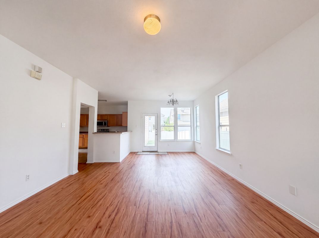 Photo 6 of 28 of 10312 Franklin Dr, Providence Village, TX