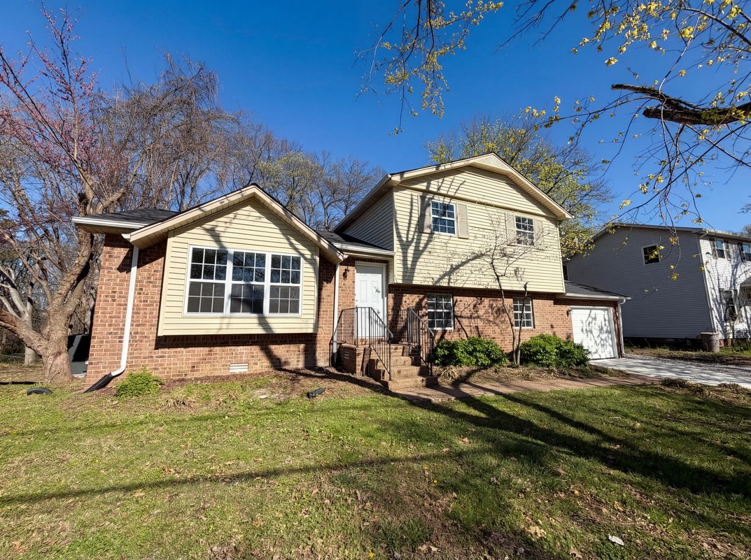 Photo 7 of 21 of 5148 Roxborough Dr, Hermitage, TN