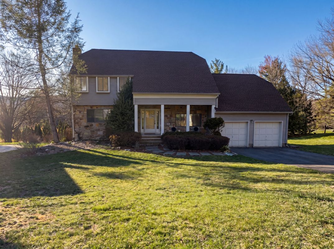 Property photo 1 of 16 Knob Hill Rd