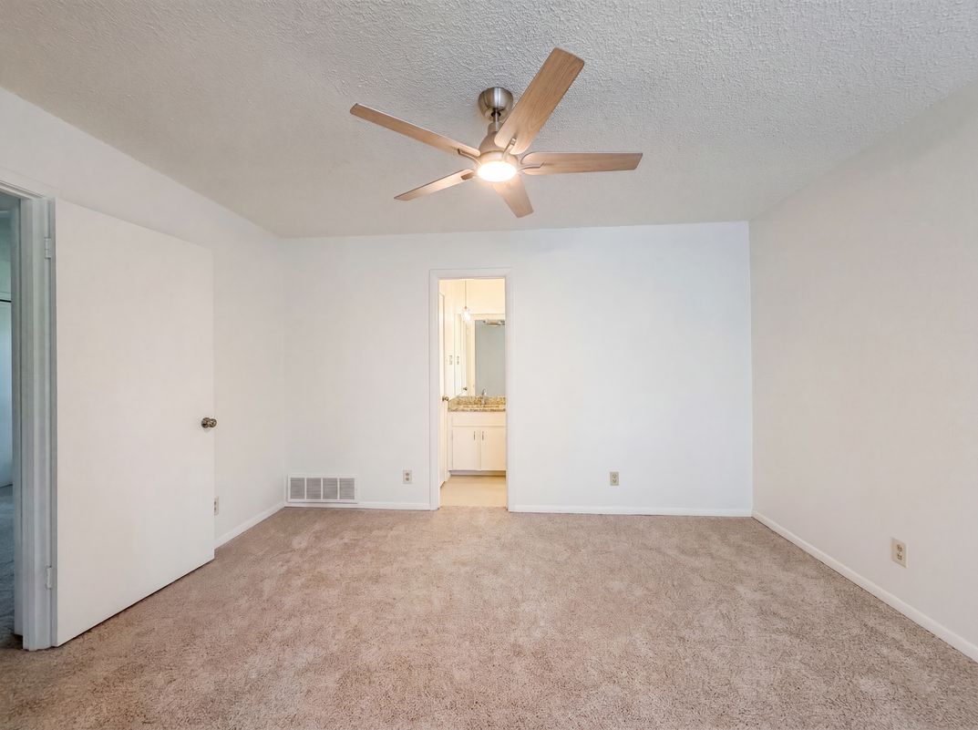 Photo 12 of 23 of 4612 Kenway Ct, Fort Worth, TX