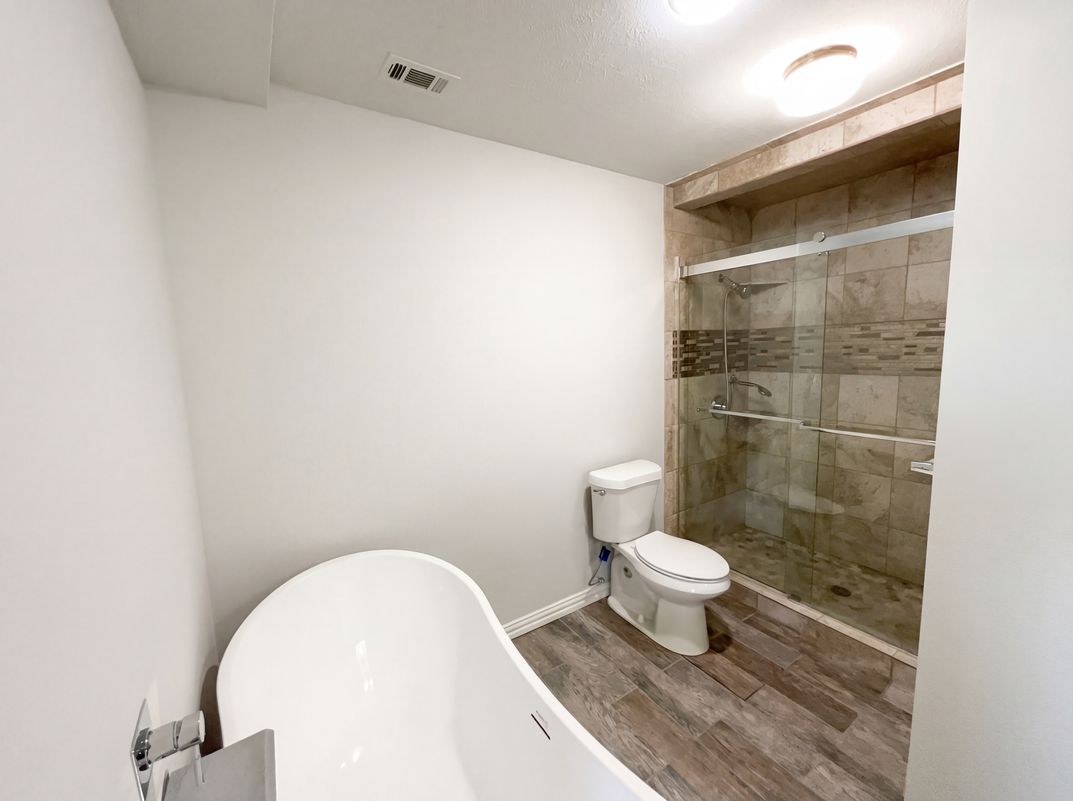 Photo 12 of 19 of 2800 N Surrey Dr, Carrollton, TX